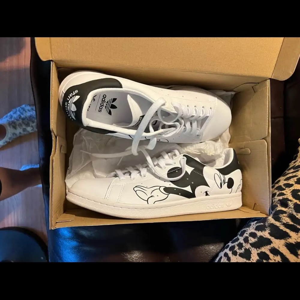Adidas Stan Smith Mickey Mouse Men’s Size 11!